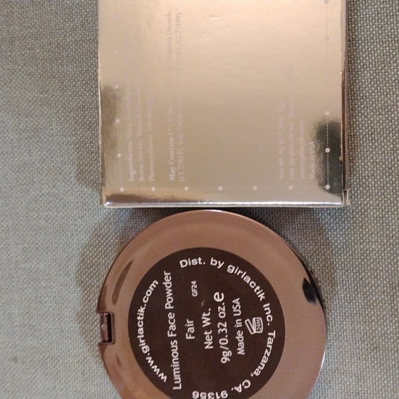 Rose Gold Compact Mirror - Picture 4 of 4